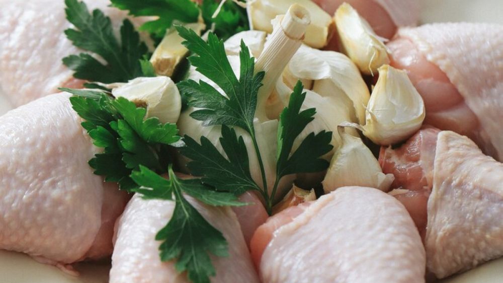 Куриные голени в сметане: блюдо с золотистой корочкой, которое покорит всех Куриные голени в сметане: блюдо с золотистой корочкой, которое покорит всех