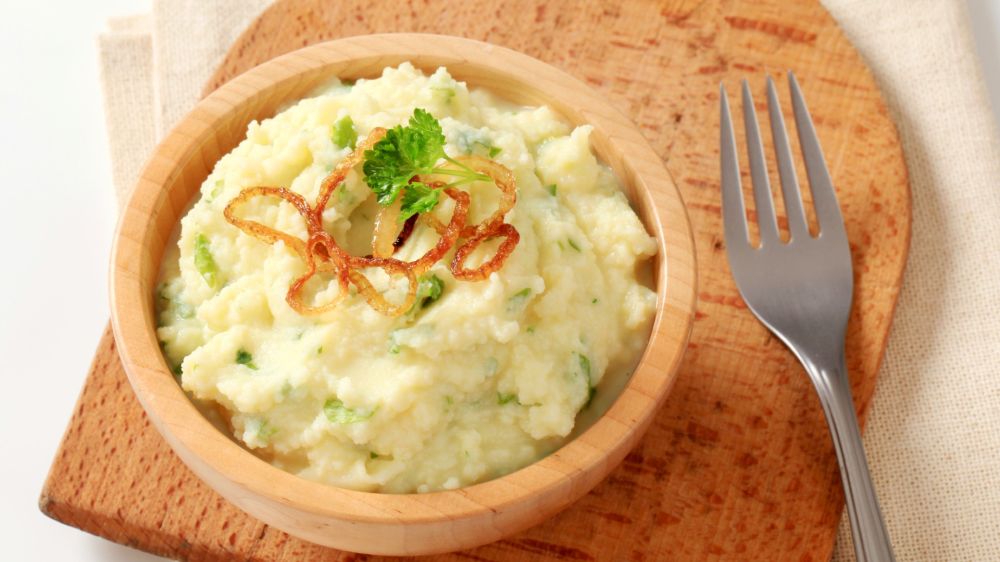 Картофельное пюре с луком от Ларисы Гузеевой: просто, вкусно и сытно Картофельное пюре с луком от Ларисы Гузеевой: просто, вкусно и сытно
