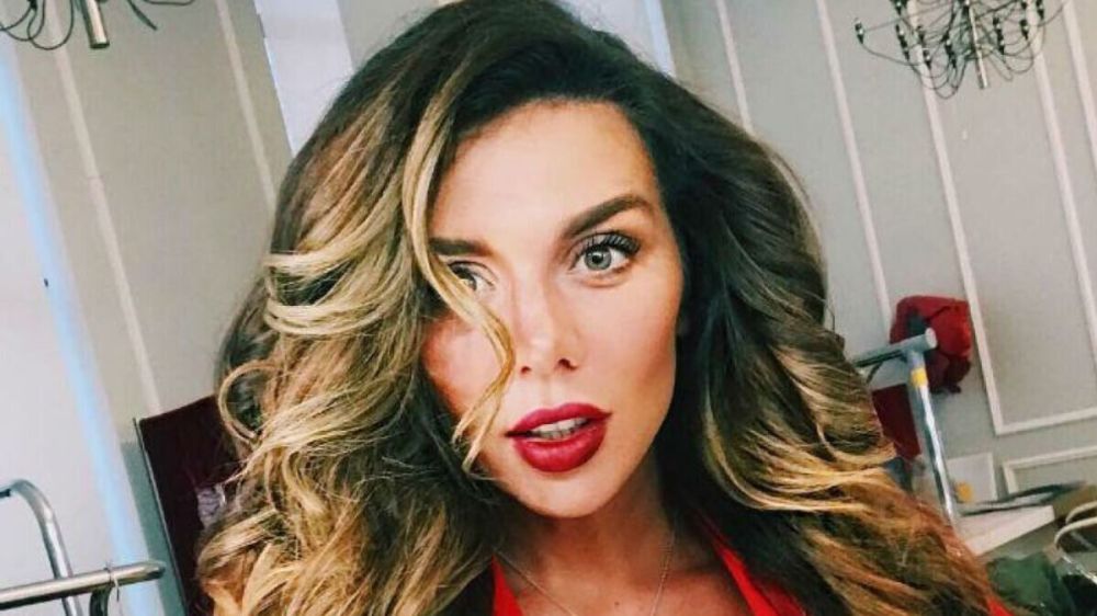 Седокова развеяла мифы о романе с Тимощуком: кто на самом деле её ухажёр? Седокова развеяла мифы о романе с Тимощуком: кто на самом деле её ухажёр?