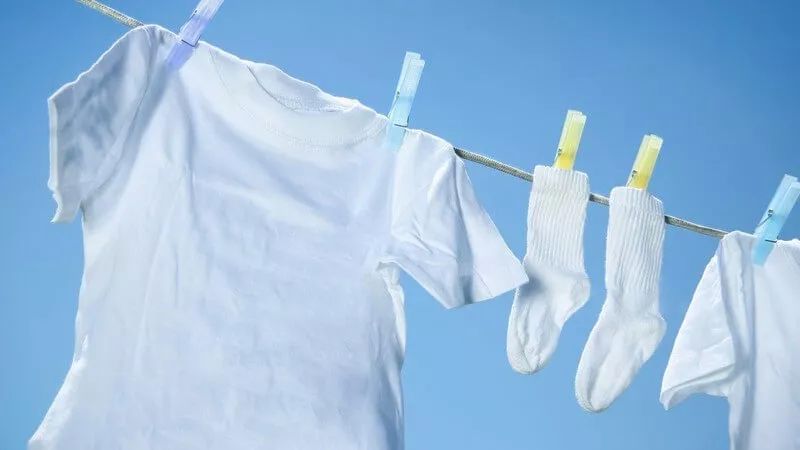 Секрет безупречной белизны: как вернуть свежесть вашим белым вещам даже в жесткой воде Секрет безупречной белизны: как вернуть свежесть вашим белым вещам даже в жесткой воде