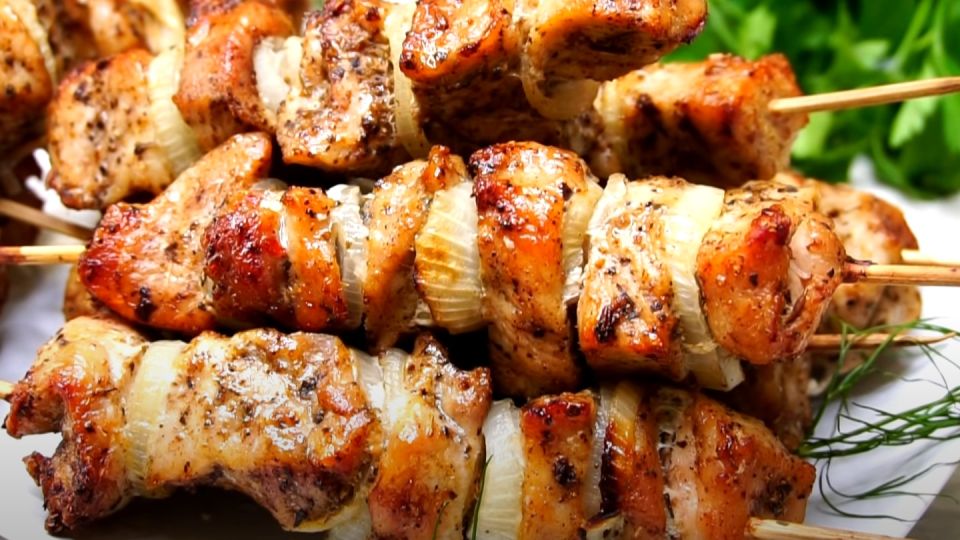Шашлычки на шпажках: просто, быстро, вкусно! Шашлычки на шпажках: просто, быстро, вкусно!