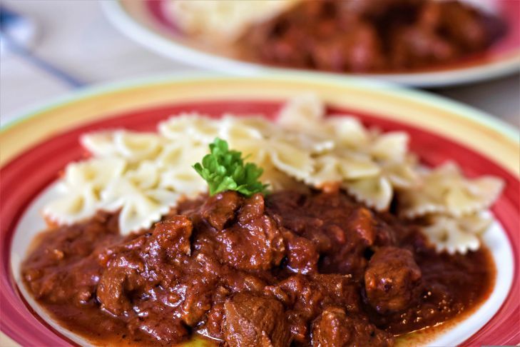Два рецепта гуляша: просто и вкусно Два рецепта гуляша: просто и вкусно