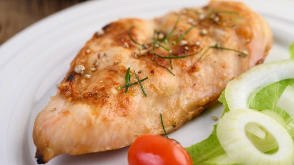 Курица в хрустящей корочке: как сохранить сочность и удивить вкусом Курица в хрустящей корочке: как сохранить сочность и удивить вкусом