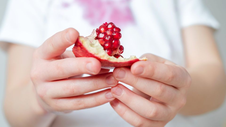Как очистить гранат без брызг и эффектно подать к столу Как очистить гранат без брызг и эффектно подать к столу