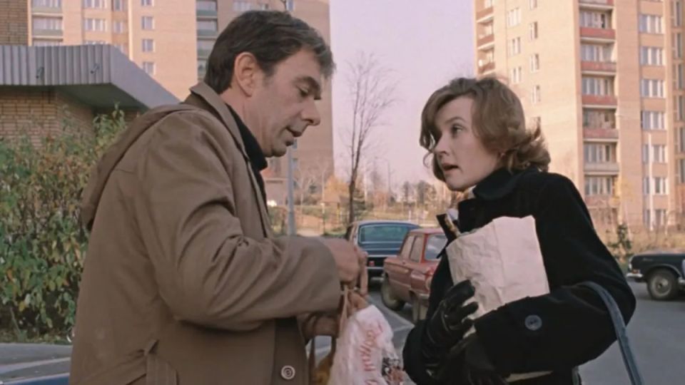 Киноляпы в фильме «Москва слезам не верит»: забавные моменты, которые вы могли не заметить Киноляпы в фильме «Москва слезам не верит»: забавные моменты, которые вы могли не заметить