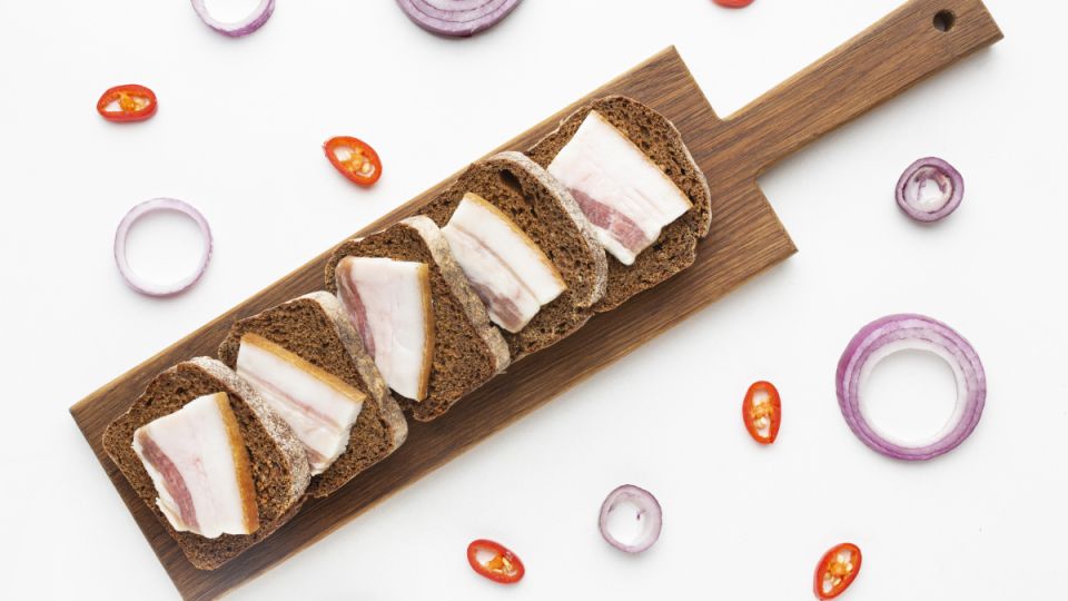 Вкусное сало по семейному рецепту: просто и быстро Вкусное сало по семейному рецепту: просто и быстро