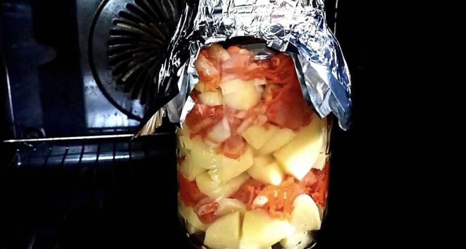 Нежное мясо с ароматным картофелем: блюдо, которое покорит ваших гостей Нежное мясо с ароматным картофелем: блюдо, которое покорит ваших гостей