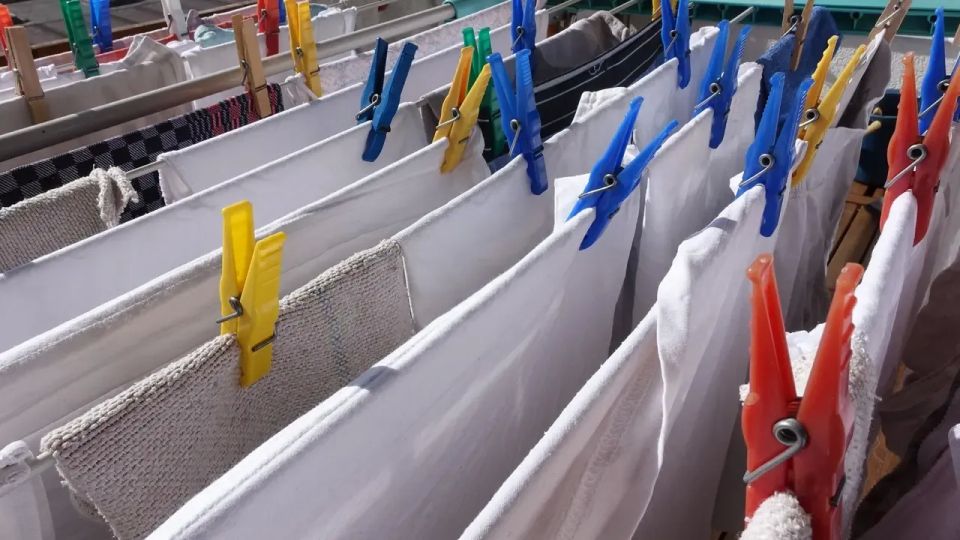 Пара капель аммиака в стиралку: секрет чистоты, о котором вы не знали Пара капель аммиака в стиралку: секрет чистоты, о котором вы не знали