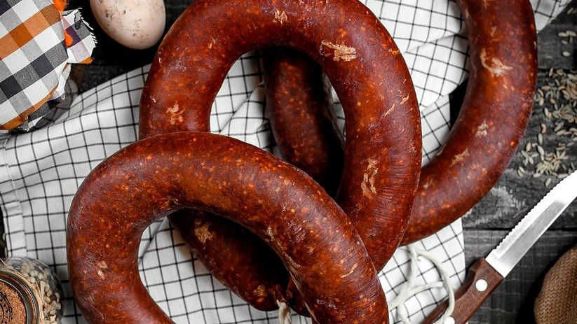 Сырокопчёная колбаса: не только вкус, но и польза для организма Сырокопчёная колбаса: не только вкус, но и польза для организма