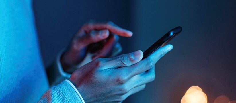 Как мошенники на сайтах знакомств блокируют iPhone россиян