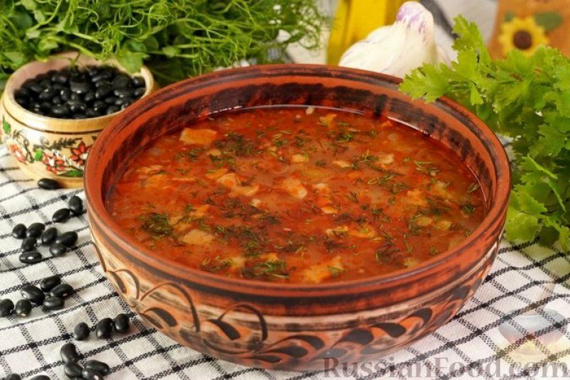 Фасолевый суп с паприкой и беконом: согревающий вкус Чехии