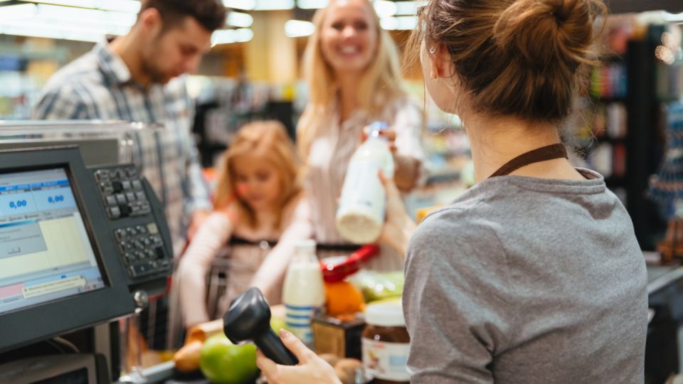 Почему продавцы спрашивают: нужен ли вам чек? Раскрываем секреты супермаркетов